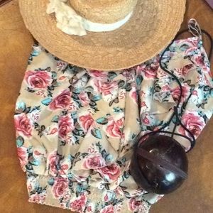 🍄 American Rag Cie Ruffle Tank